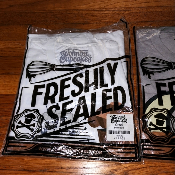 Johnny Cupcakes Men's Set of 2 Halloween Special Pop-Up Edition XL T-shirts - Picture 7 of 9